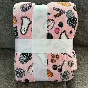 Isaac Mizrahi Pink Halloween Blanket